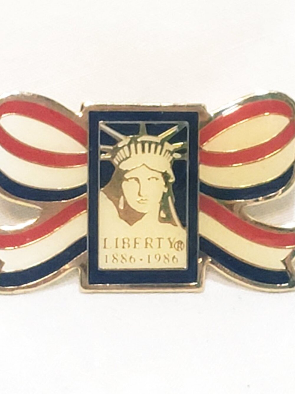 Statue of Liberty 1886-1986 Centennial Enamel Bow Lapel Pin Gold tone 1" 1982
